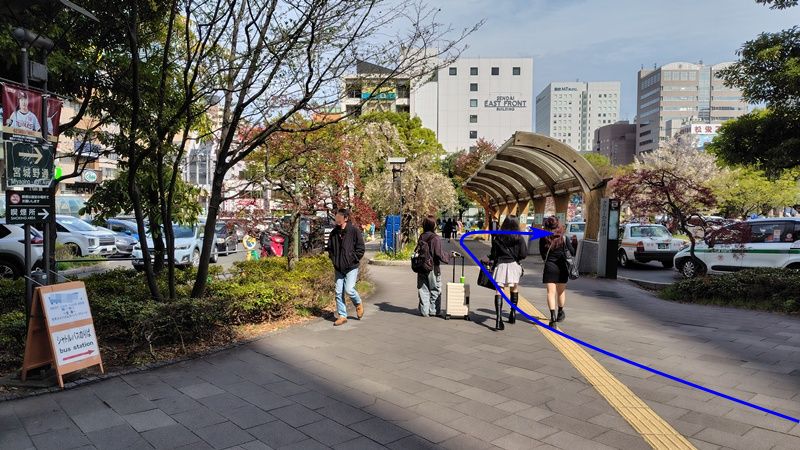 仙台駅東口からシャトルバス乗り場013